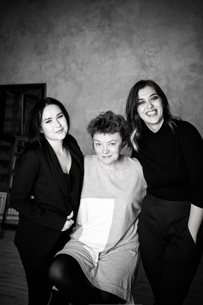 Ольга Павлова с героинями проекта Алиной Болотиной и Надеждой Кузнецовой. Фото: Юлия Сметанина.