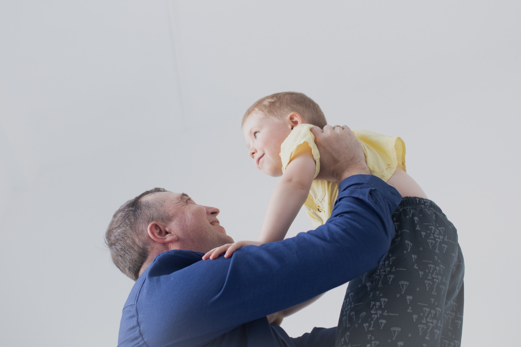 10. Павел с сыном_фото С.Булатовой.JPG