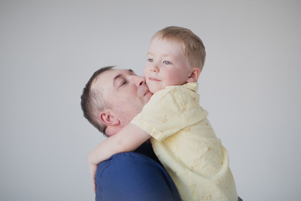 7. Павел с сыном_фото С.Булатовой.JPG