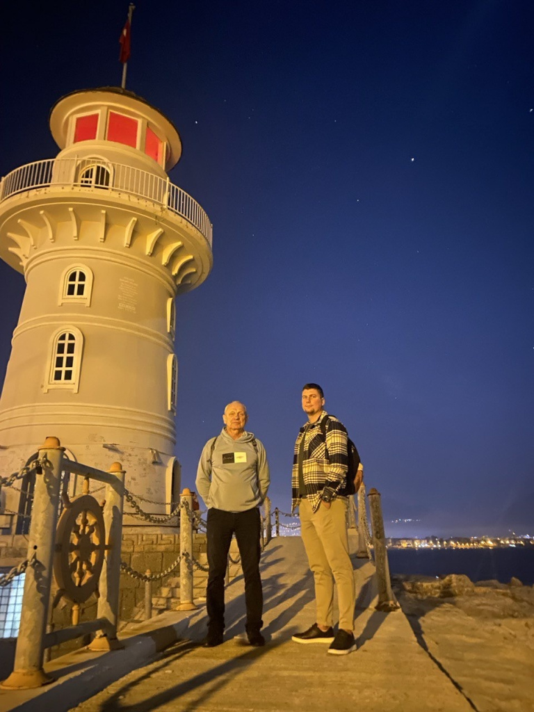 Александр с папой.jpeg