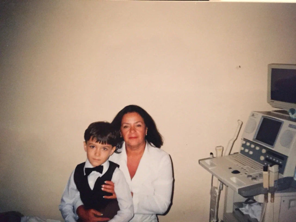 «Я с бабушкой в поликлинике. В этот день я пошел в первый класс».JPG