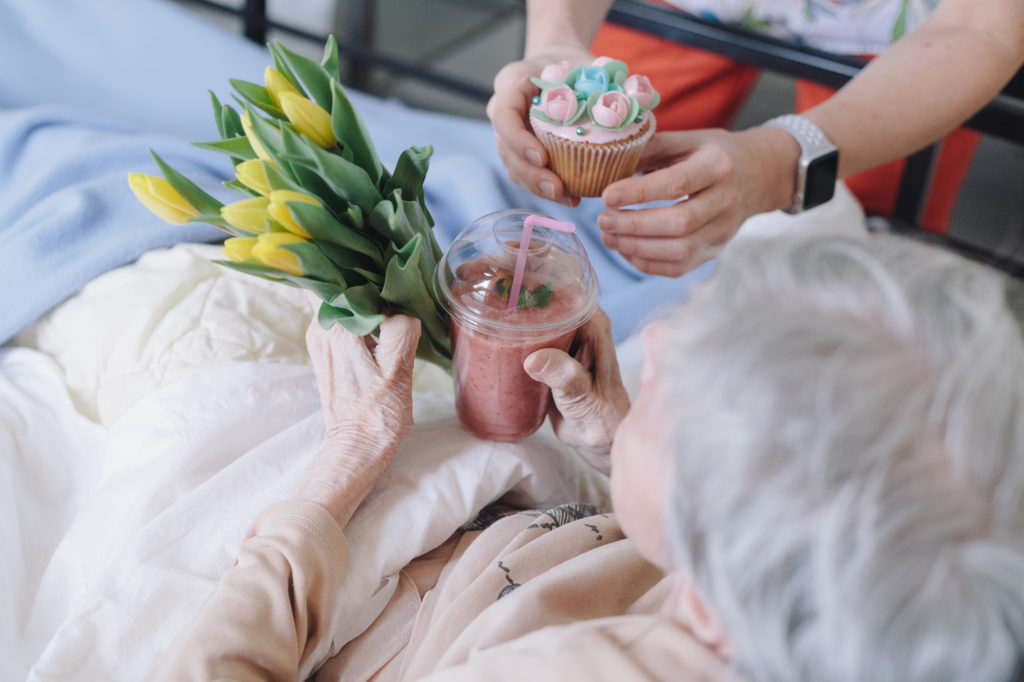 Волонтеры в хосписах_фонд Вера