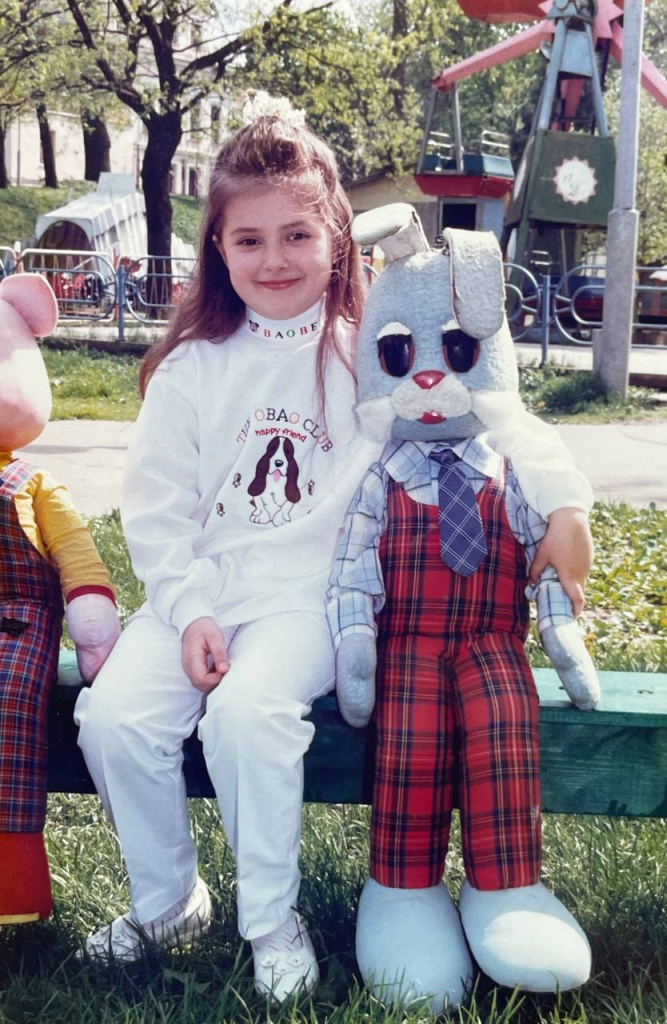 «Такое фото есть у всех детей, которые выросли во Пскове. Детский парк, с Хрюшей и Степашей».jpg