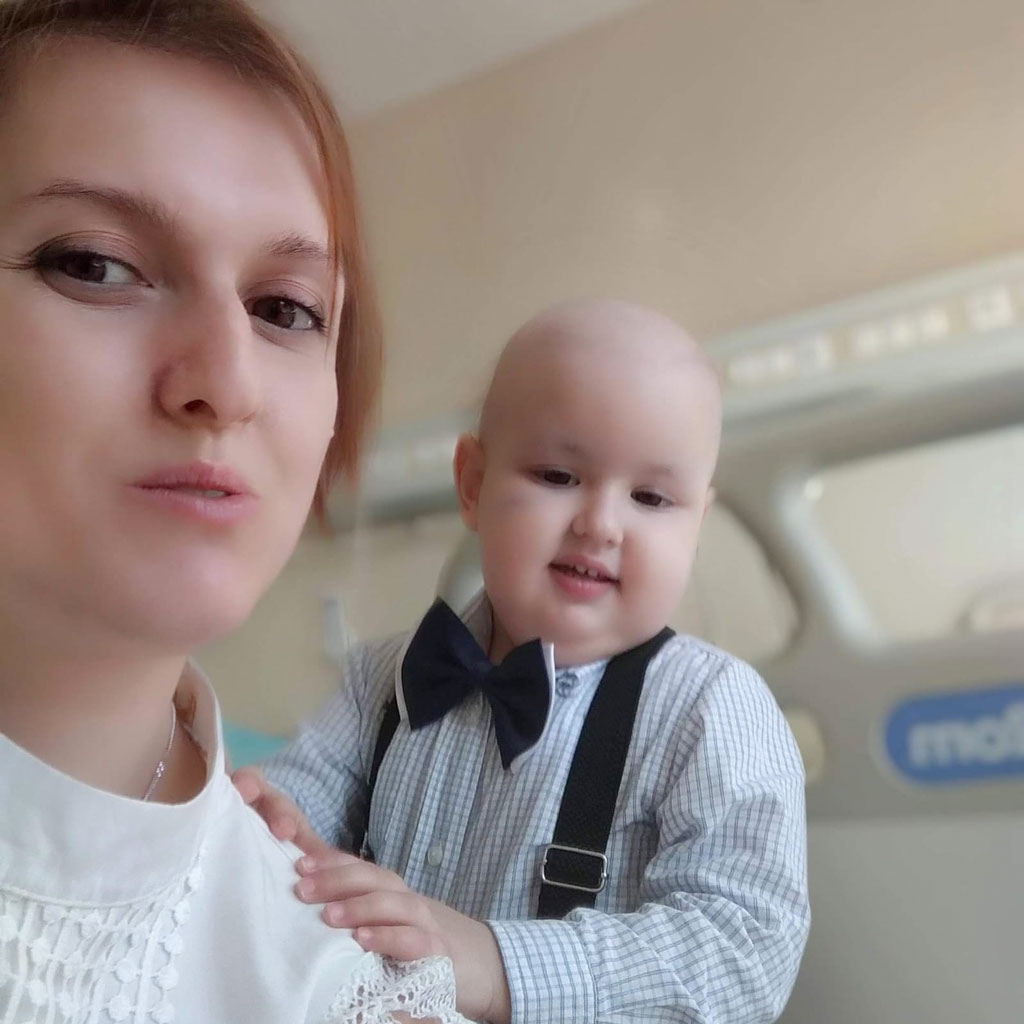 Анна и Вова на выписке из больницы.jpg