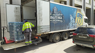 «Балтика» передали воду для больниц Петербурга 