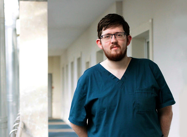 «Из-за низкой осведомленности люди с опухолями головы и шеи поздно приходят к врачу»